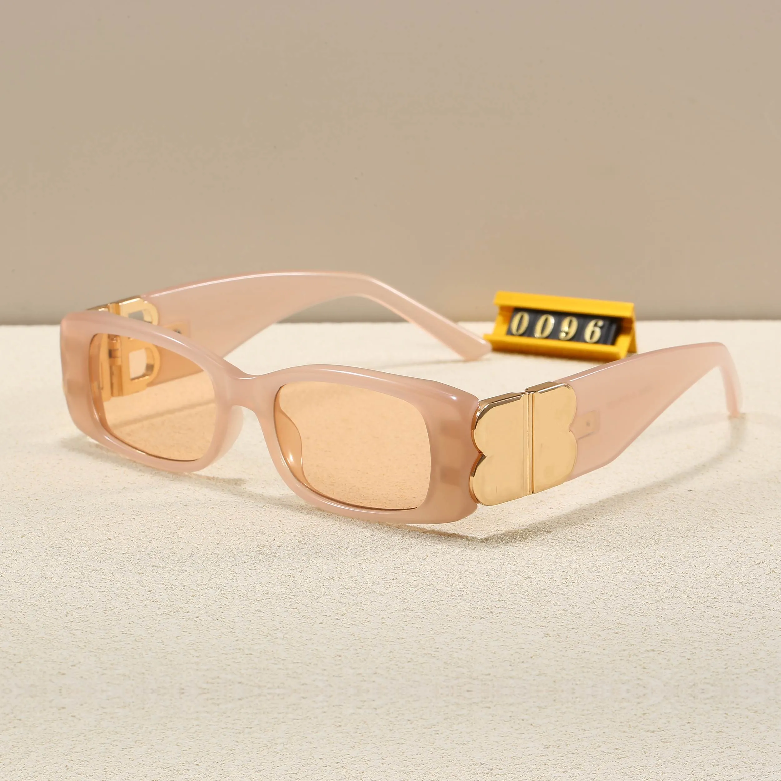 Fashionable Lightweight Eyewear for B Female Shoppers Includes Storage Pouch 0096S B