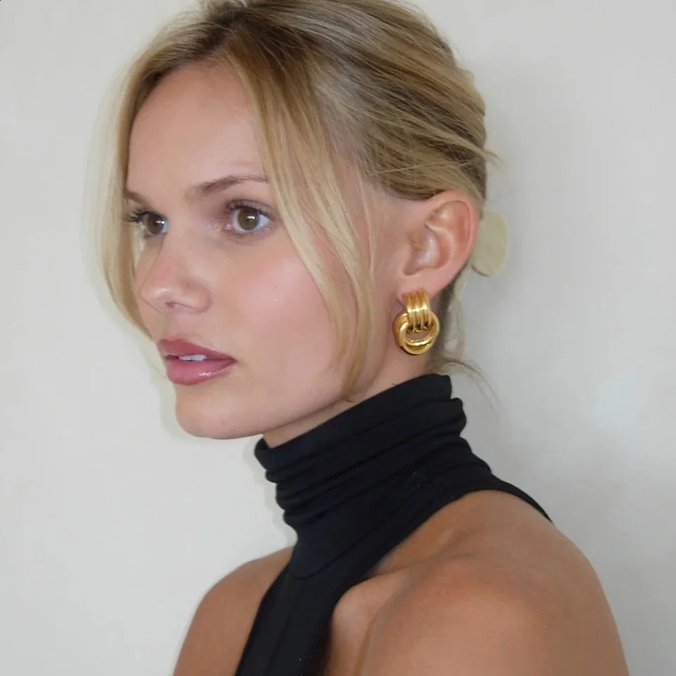 Uworld Individualistic Stainless Steel Baby Knot Gold Stud Earrings Texture Anti Allergic Statement Jewelry 2024 Everyday Rotati 250811