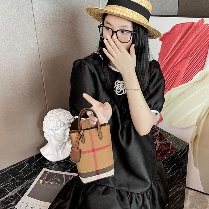 New Leather Women's Mini Handbag Free Shipping Designer Fashion Texture Vertical Small Square Bag Single Shoulder Crossbody Bag Luxury Versatile 