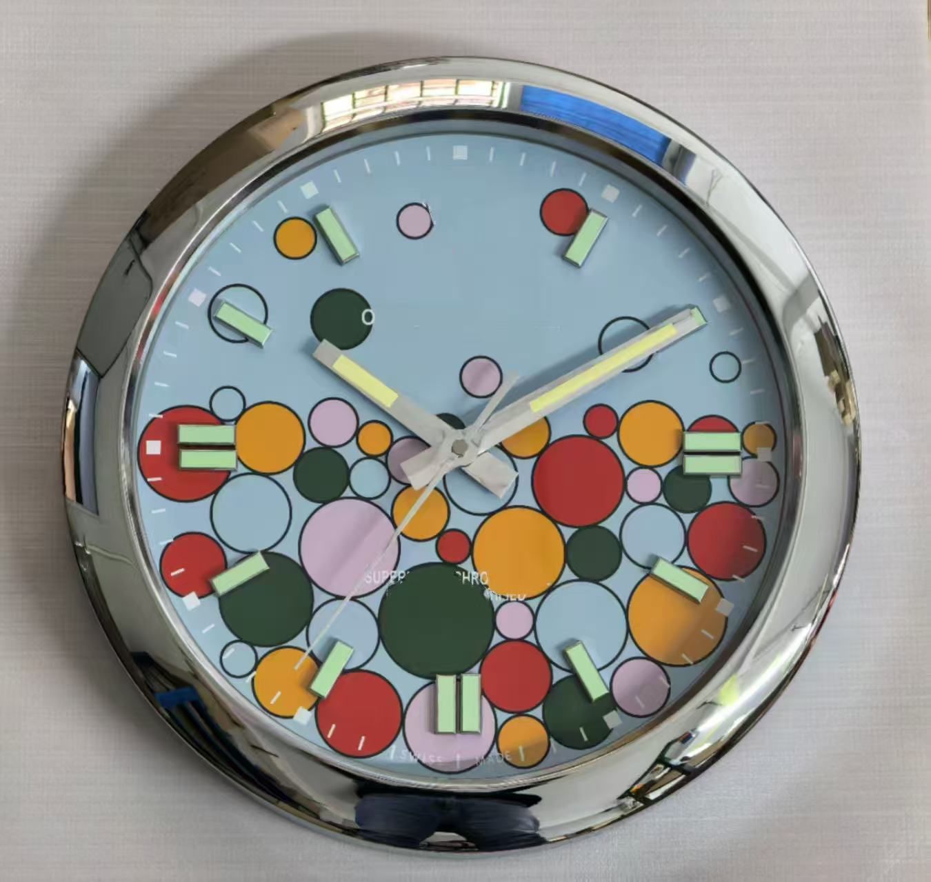 Silent Luminous Wall Clock Modern Metal Design Large Stainless Steel Clock with Date Display Ideal for Home Decor 1224 Hour W250924