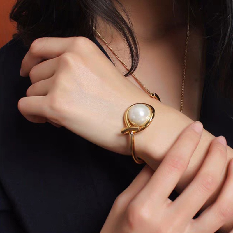 Chic & Sleek Openwork Bead Strap Wrist Ornament - Timeless Elegance