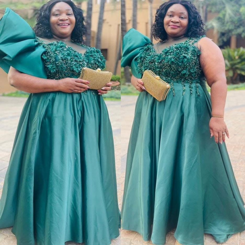 2025 Plus Size Hunter Green A-line Mother Of Bride Dresses Beaded Floral Lace Satin Evening Party Mama's Dress Vintage Birthday Wedding Guest Gro