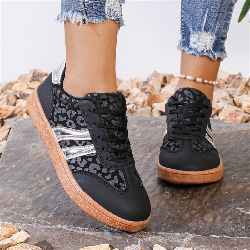 2025 New Women's Sneakers Large Size Thick Sole Color Block Casual Low Top Sports Shoes ddmymoon