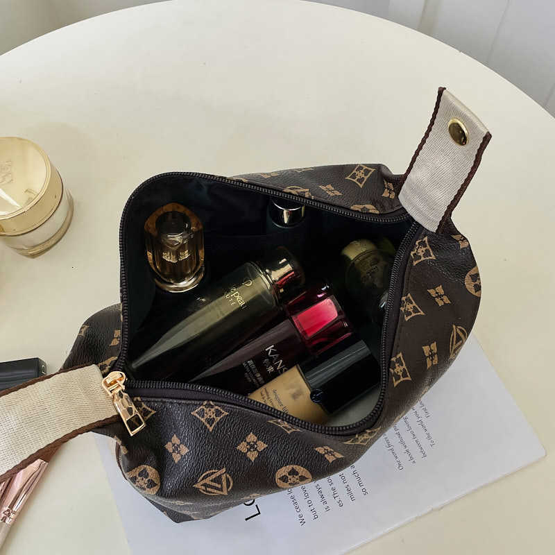 Free Shipping Designer Luxury Makeup Bag Women's Mini Handbag Storage Bag Wash Bag Portable Travel Bag New Casual Mobile Phone Bag