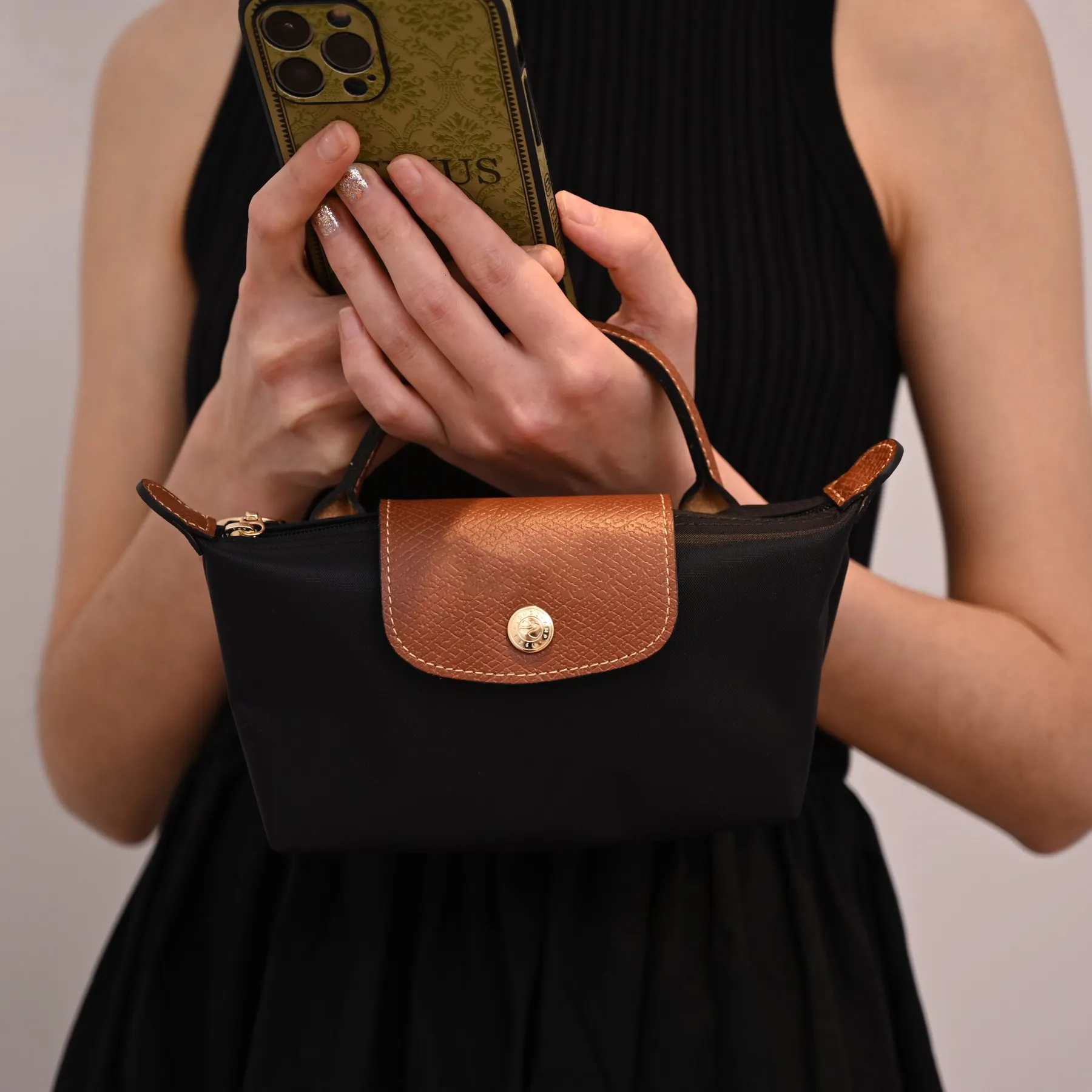 Fashion Womens designer bags Nylon Canvas Shoulder Bags 4 sizes multiple colors Mini Handbags Candy Color Evening Bags Casual Bags No punch with shoulder strap