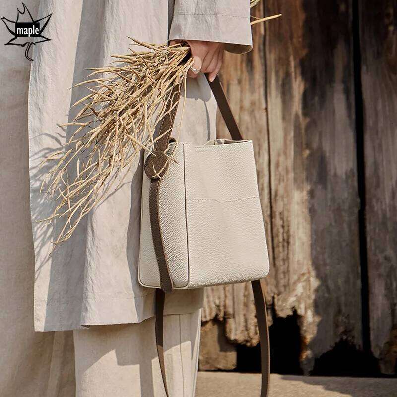 New Simple Light Weight Beige Color Lichi Pattern Cowhide Leather Commuter Bucket Tote Bag High Quality Women Handbag