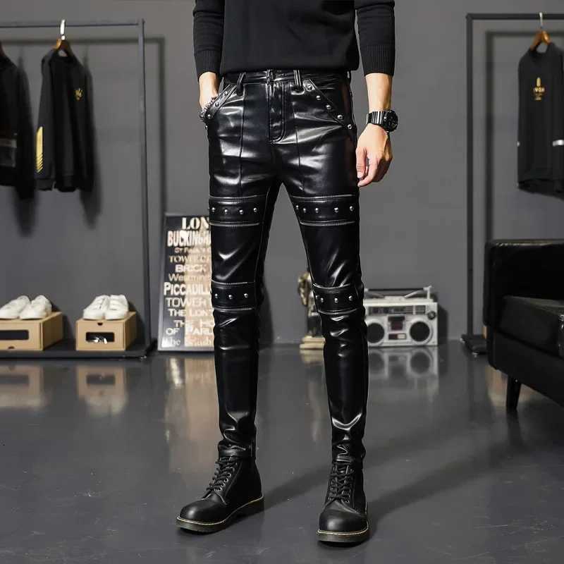 2024 New Winter Spring Mens Skinny Biker Leather Pants Fashion Faux Leather Motorcycle Trousers for Men Stage Club Wear W250819