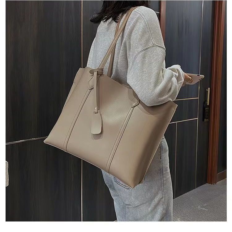 Free shipping designer Women New Fashion Versatile Large Capacity Tote Bag Shoulder Bag Women Crossbody Bag High-end Shopping Bag