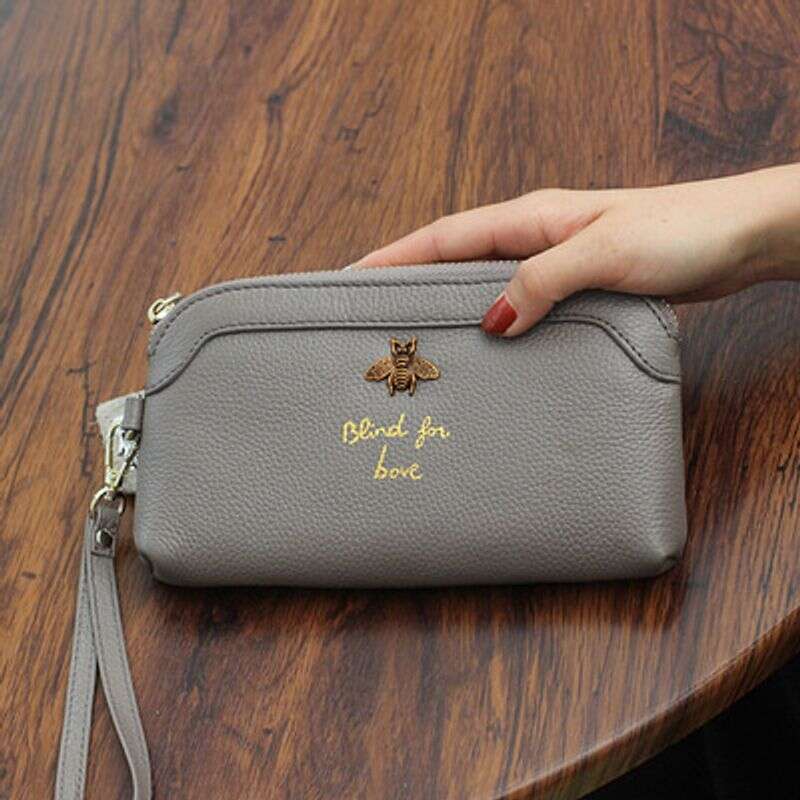 2023 European and American Exquisite Bee Hardware Leather Casual Large Capacity Hand Wallet Ladies Clutch Bag
