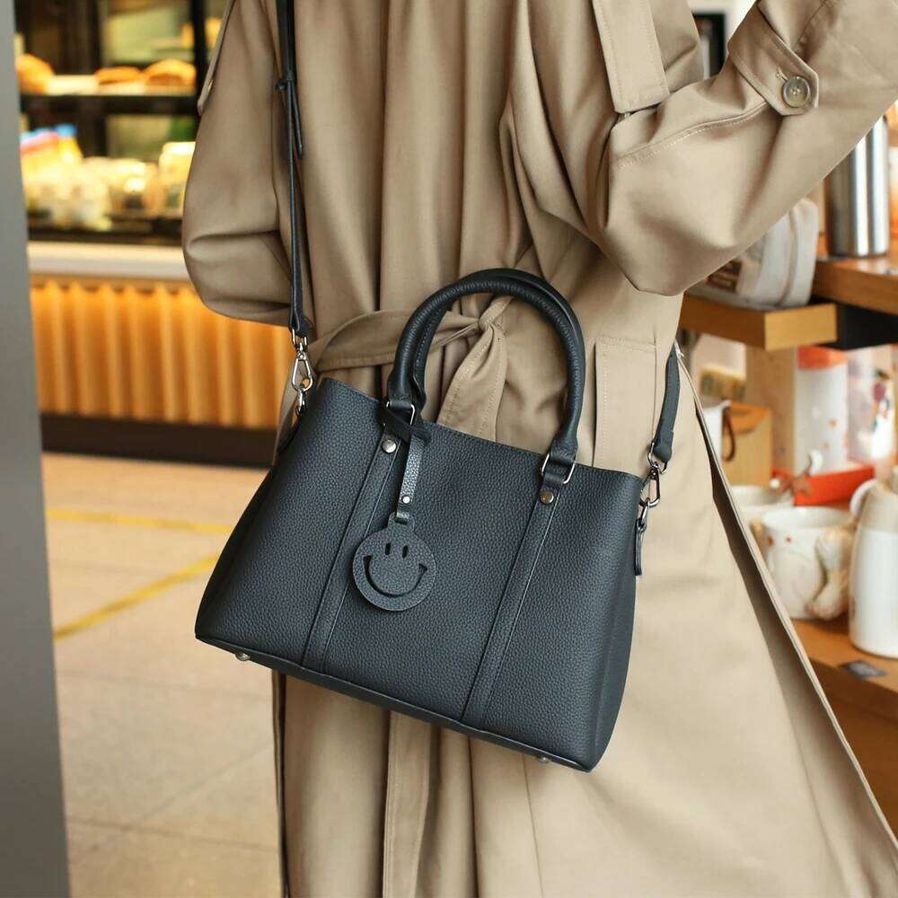 New Fashion Solid Color Cowhide Leather Women Handbag Large Capacity Single Shoulder Bag Middle Aged Mother Cross Body Tote