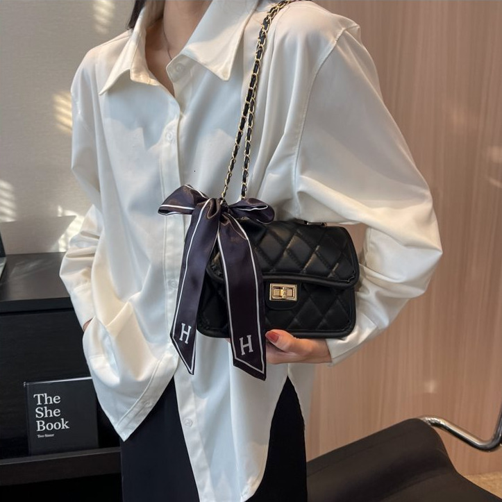 Free Shipping Designer Luxury Women's Diamond Grid Chain Bag Handbag Fashion Temperament Leather Single Shoulder Armpit Bag New Popular Casual Mo