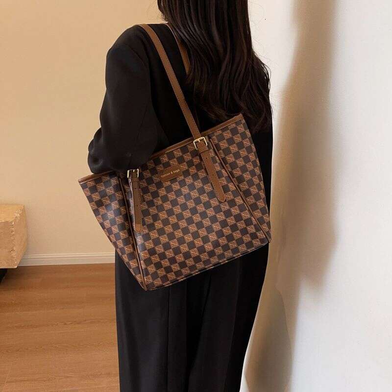 European and American Popular 2024 New Printed Tote Shopping Large Capacity Versatile Retro One Shoulder Crossbody Bag