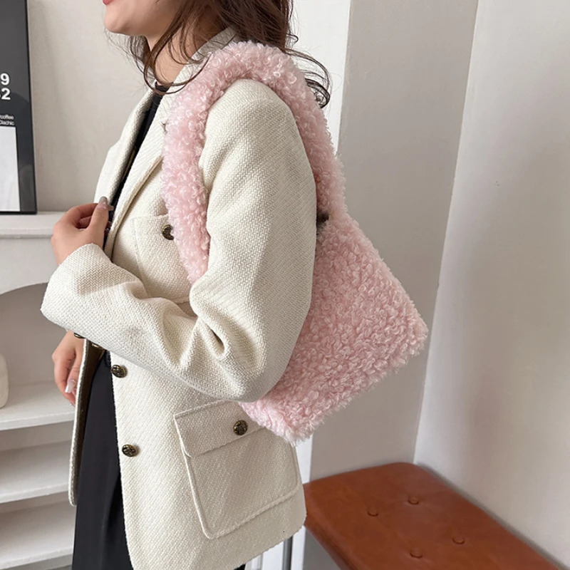 Solid Color Faux Lamb Wool Womens Shoulder Bag Vintage Soft Plush Ladies Underarm Bags Fur Female Fluffy Tote Handbags 250818