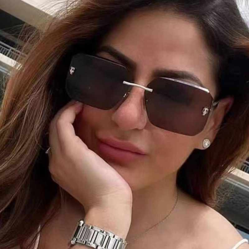 2025 Snake Accent Rimless Square Sunglasses Metal Edge Luxury Shades for Women Euro Influencer UV400 Statement Eyewear