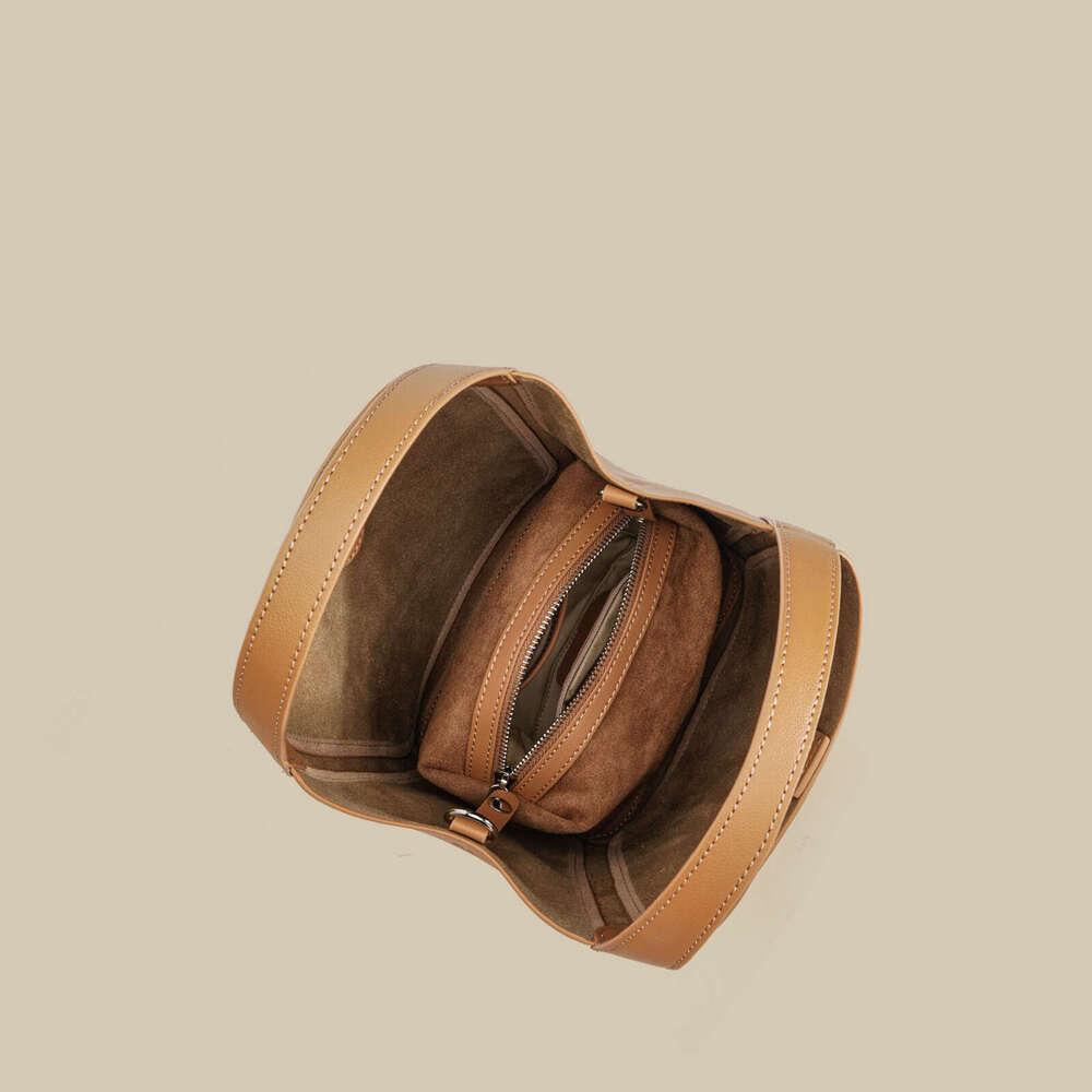 Bucket for Women New Single Shoulder Crossbody Large Capacity High end Niche Mother and Child Cowhide Commuter Tote Bag