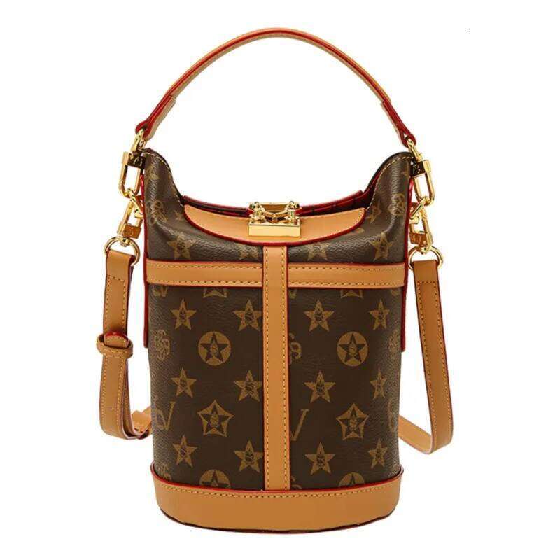 Light Brand Women's Bucket 2024 New High-End Feeling Autumn And Winter Fashion Explosive Handbag Crossbody Bag