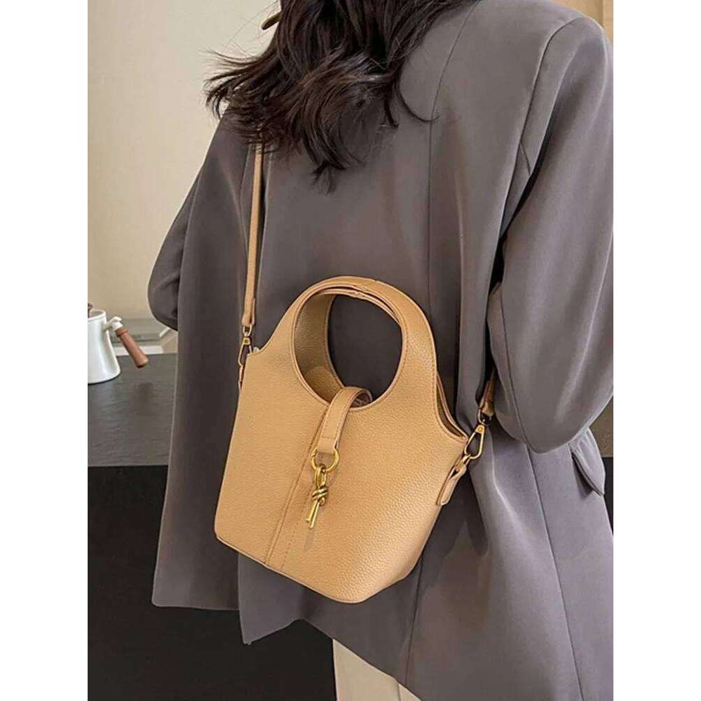 Women New Style Trendy Crossbody Bucket Fashionable High End Office Handbag Personalized Metal Decoration One Shoulder Bag
