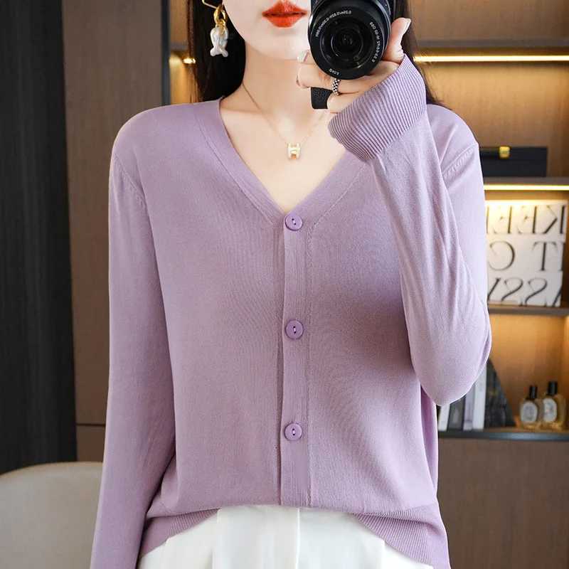 2025 Summer New Korean Version Thin Solid V-Neck Ice Silk Knitted Long Sleeve Sunscreen Cardigan Fashion V-Neck Top for Women XJ250819