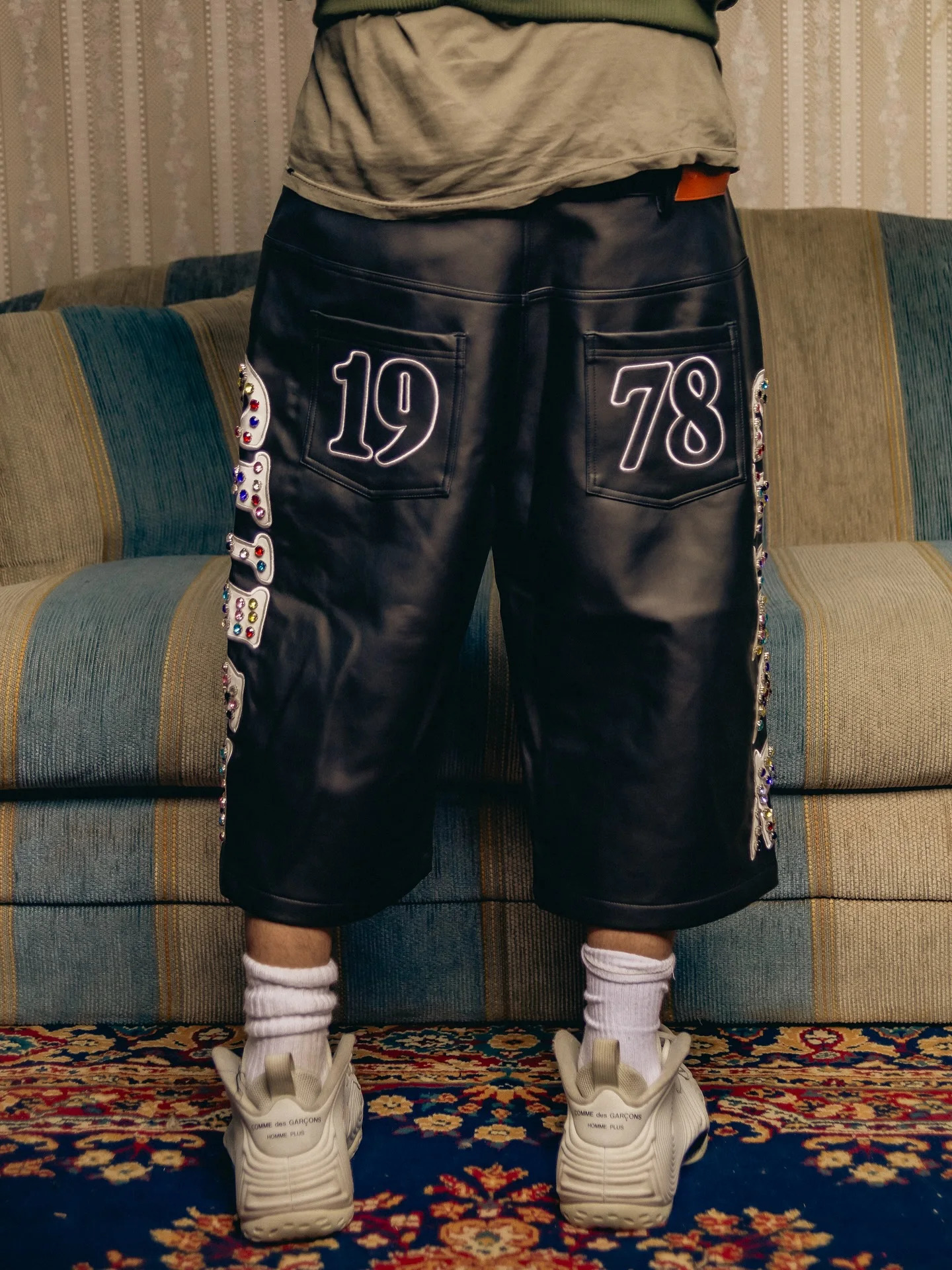 Sume Leather Jorts Mens Hip Hop Klein Stone Letter Embroidery Denim Shorts Fashion Streetwear Knee Length Pants 250819