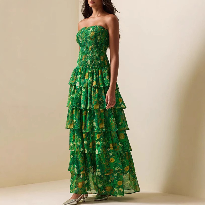 Wearing a strapless long dress and a lotus leaf skirt for spring, a new French style high-end chiffon dress