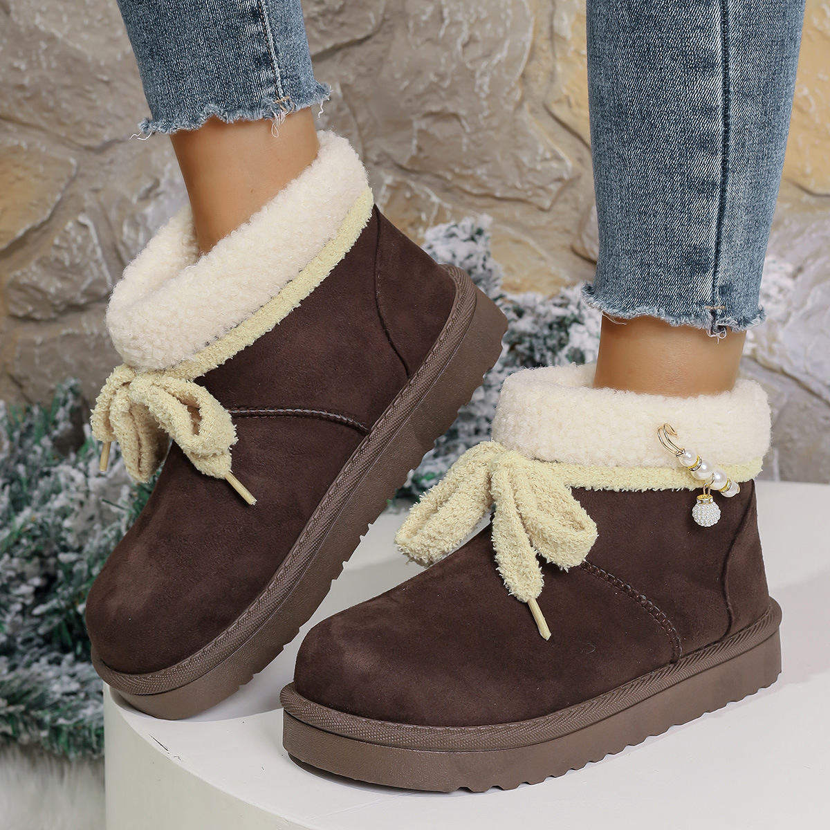 new Free delivery designer woman cotton boots Comfortable snow boots with short sleeves and plush outdoor winter boots