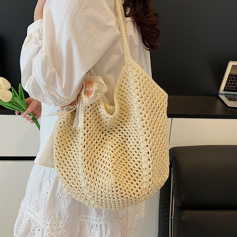 2025 Autumn Large Capacity Woven Bag New Hollow Shoulder Straw Bag Leisure Commuter Handbag Women's Bag Women's Crossbody Bag Designer Bag W