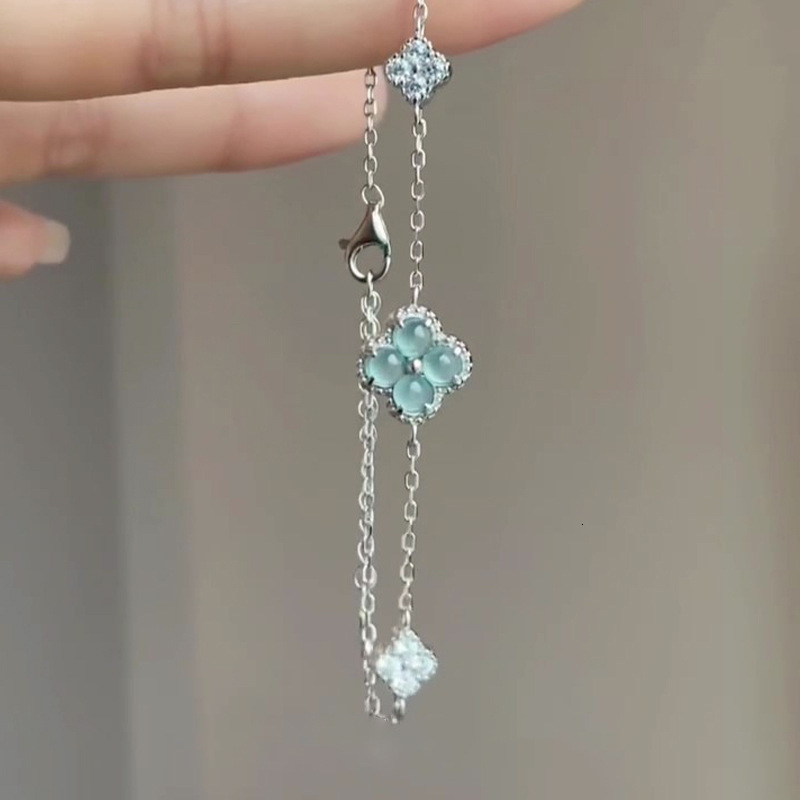 Zircon Flower Petal Pendant Fashion Simple Versatile Elegant Bracelet Light High-End Feel Women's Jewelry