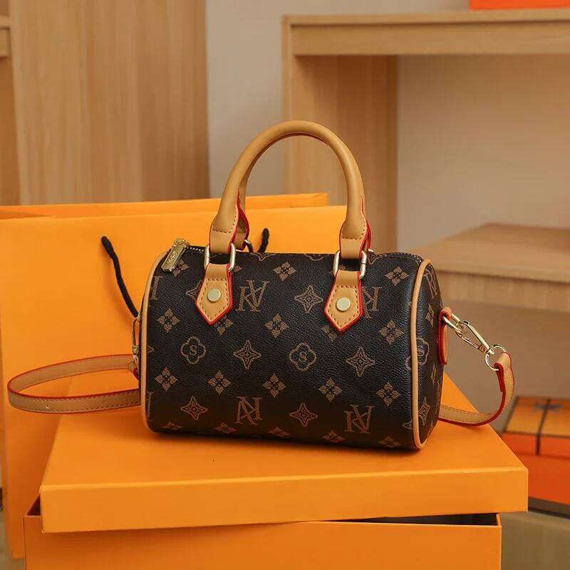 Fashionable Leather Tote With Letter - Vintage Crossbody Purse For Women, Trendy Paris Designer Shopper Bag Large