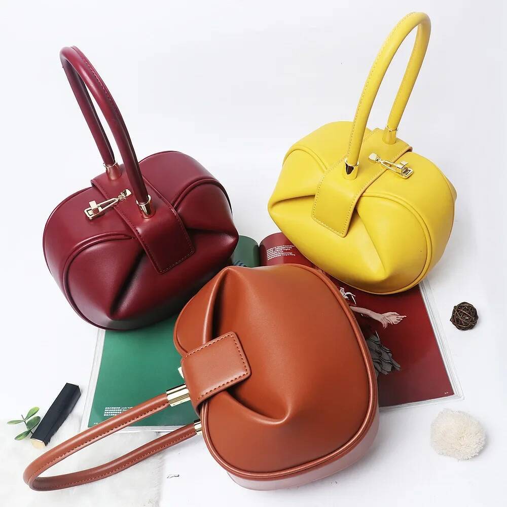 2022 New Women's Dumpling Shape Fashionable Cow Leather Handbag Wholesale Available Small Red Book Best Seller Clutch