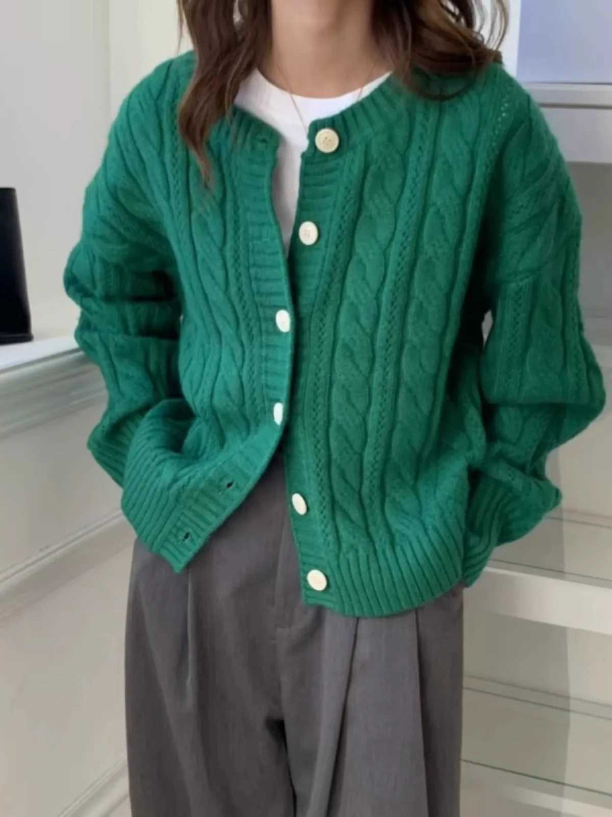 Simple style! 100% Pure Cashmere Knitted Cardigan with Round Neck Twist Womens Short Loose Sweater with Wool Coat Base XJ250819