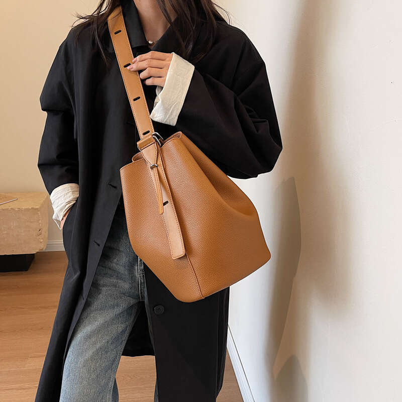 Large Capacity for Women 2025 New Fashion Niche Design Single Shoulder Crossbody Trendy Mother-Daughter Bucket Bag This Year