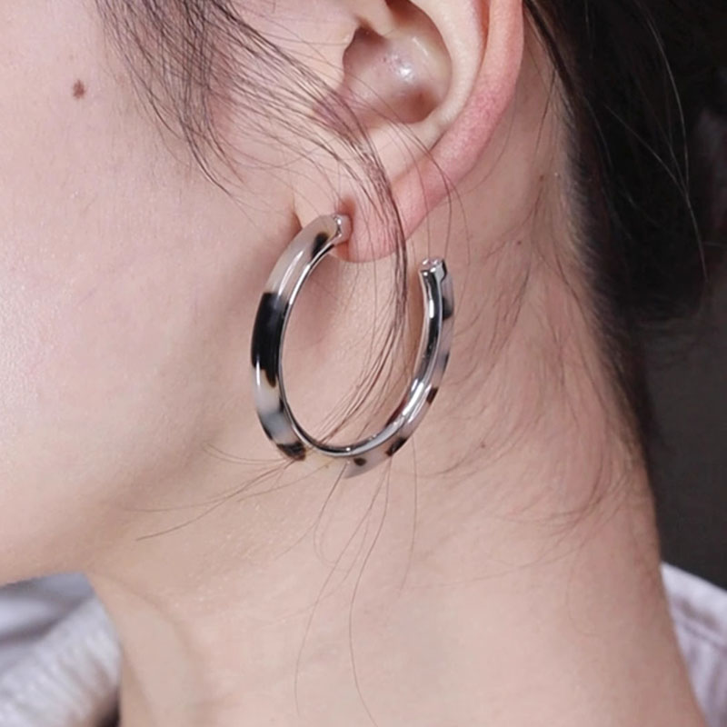 Elegant Leopard Print Hoop Earrings - Exaggerated High-End Accessory