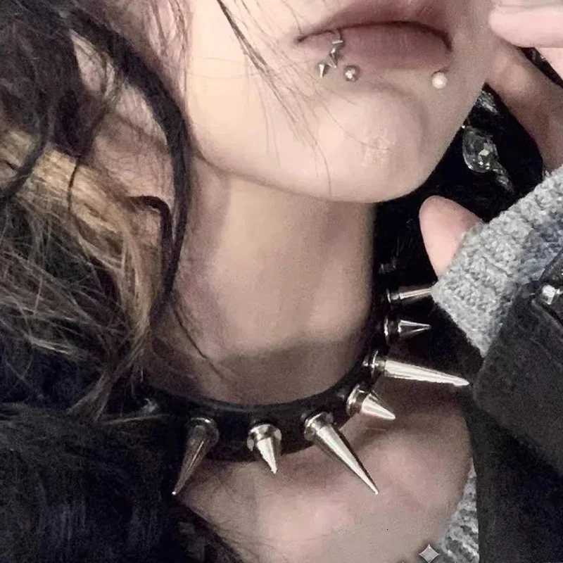 Gothic Choker Collar Necklace Woman Black Punk Sexy PU Leather Heart Lock Key Spike Chocker Goth Cosplay Party Jewelry Gifts Y250818
