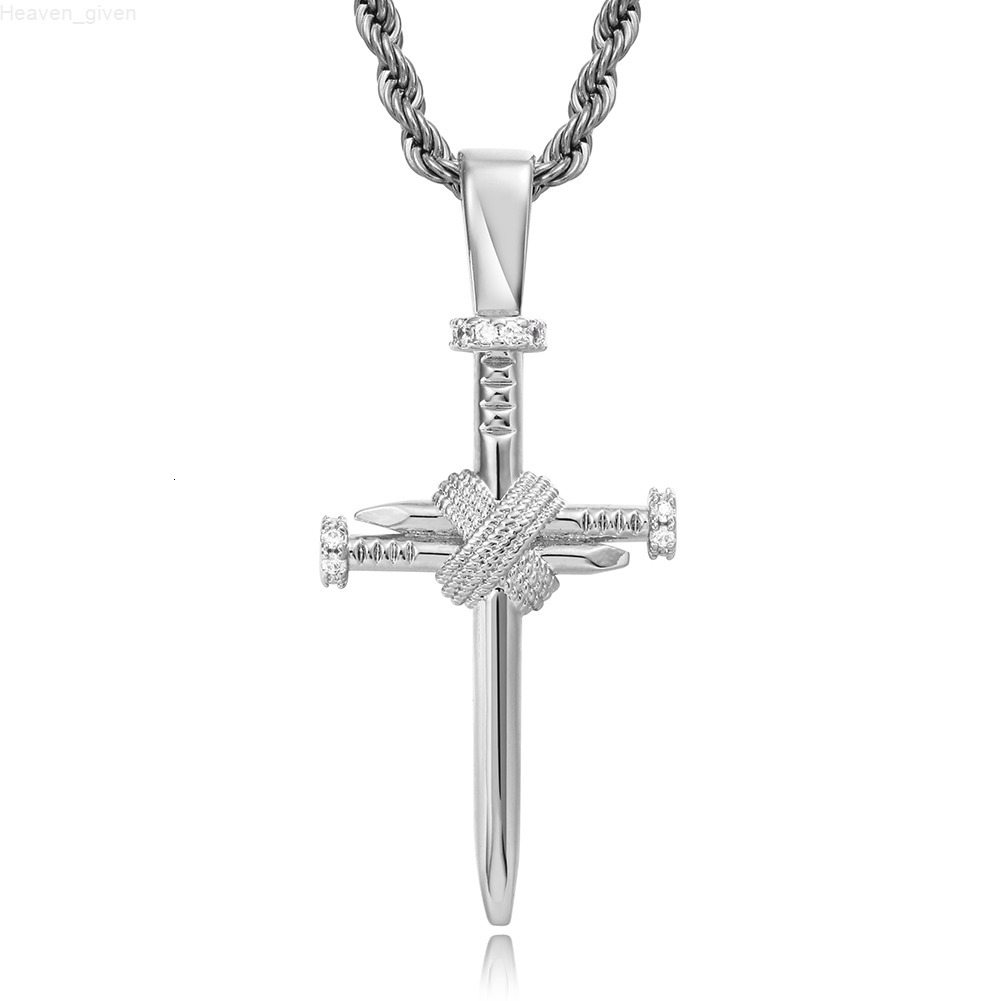 Hot Sale High Quality Fashion Iced Out Moissanite/Zircon Nail Cross Pendant for Necklaces
