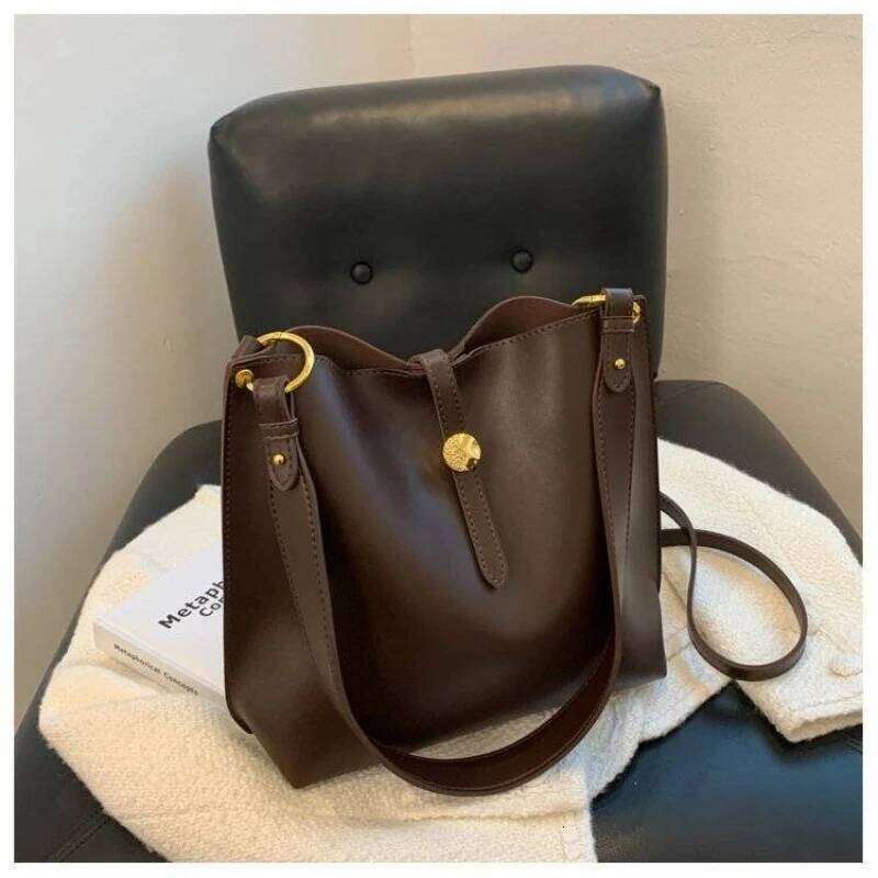 New Leather Magnetic Buckle PU Crossbody Single shoulder Bag Fashion Messenger Tote Package bag