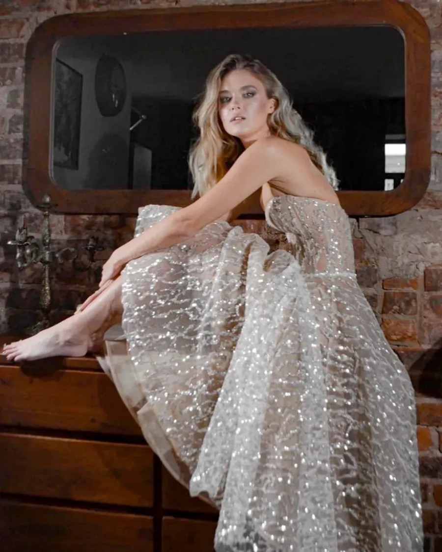 Summer Sequins Wedding Dress A Line Strapless Bridal Gowns Backless Bride Gowns Sparkly Beading Beach Robe