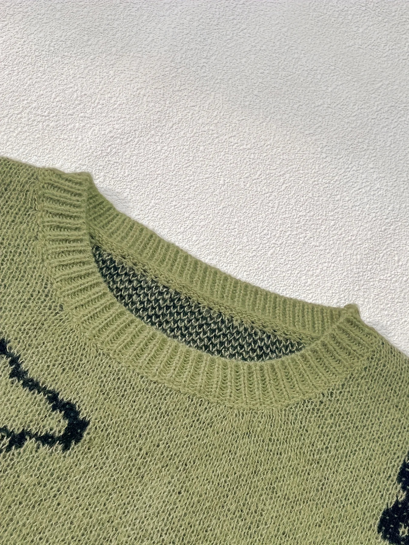 Womens Oversized Dinosaur Pattern Sweater - Cozy Long Sleeve Pullover for Casual Wear 250819