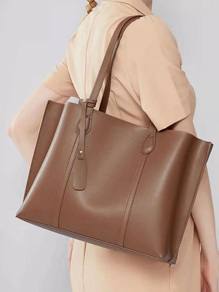 Free shipping designer Women New Fashion Versatile Large Capacity Tote Bag Shoulder Bag Women Crossbody Bag High-end Shopping Bag