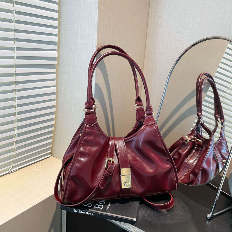 High-End Handheld Tote for Designer Women 2025 Summer Camouflage Versatile Lock Bags Buckle Single Shoulder Crossbody Bag Trendy