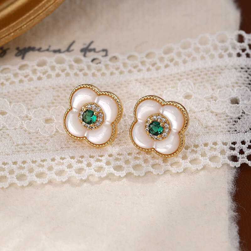 Luxury jewelry designer necklace Clover necklace Simple Lucky Clover Zircon Earrings New Chinese Natural Fritillaria S925 Silver Needle Luxury Flower 