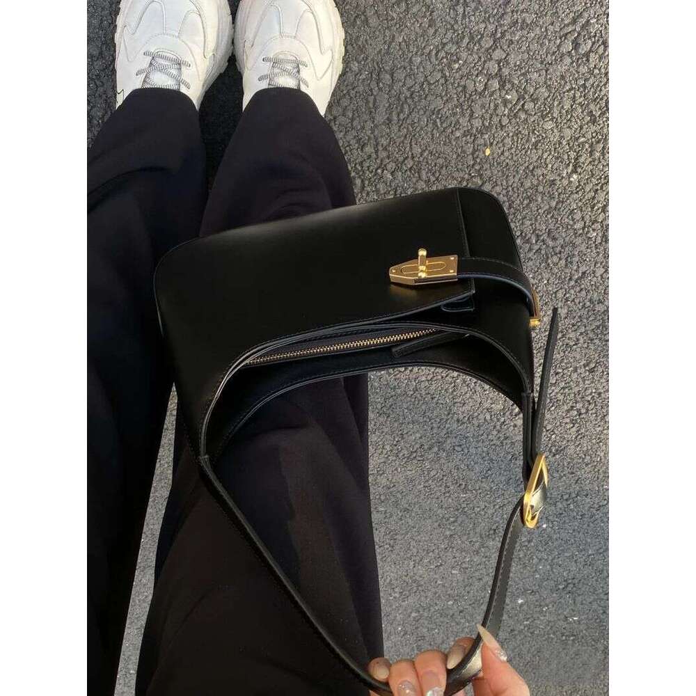 Internet Celebrity Hot Style High-end One-shoulder Armpit Bag Commuting Simple all-match casual handbag retro office worker bag
