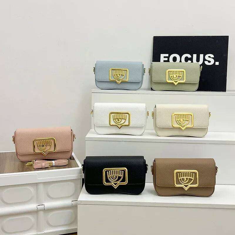 Elegant Classic Leather Messenger Purse Bag For Women With Commuter Style And Large Capacity Vintage