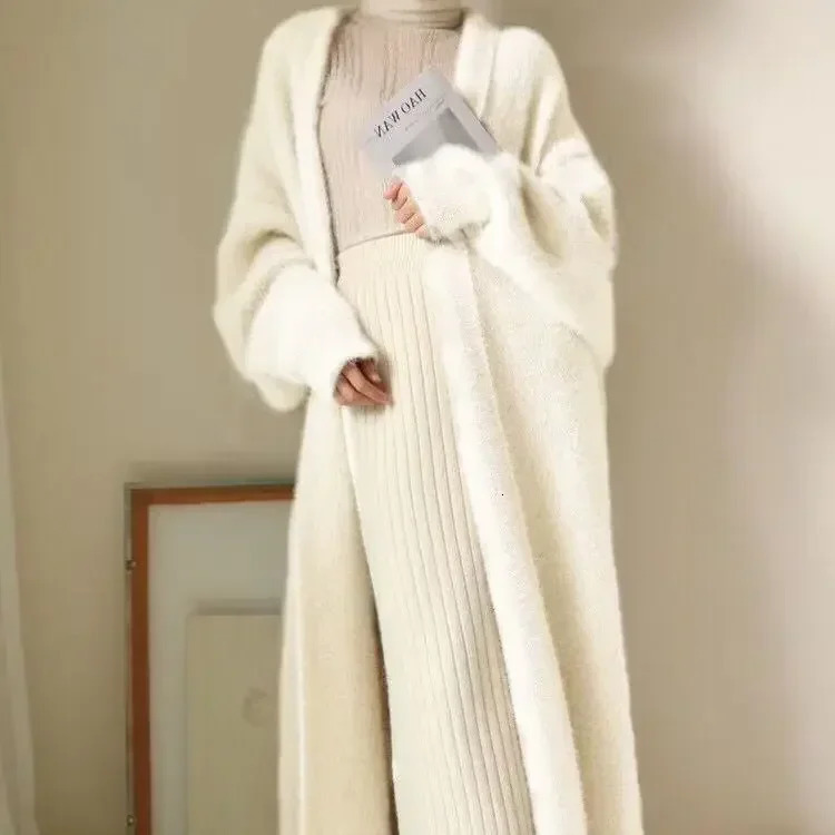 Womens Sweater Autumn and Winter Long Minklike Wool Cardigan Loose Thick MidLength Idle Style Knitted Coat 250819