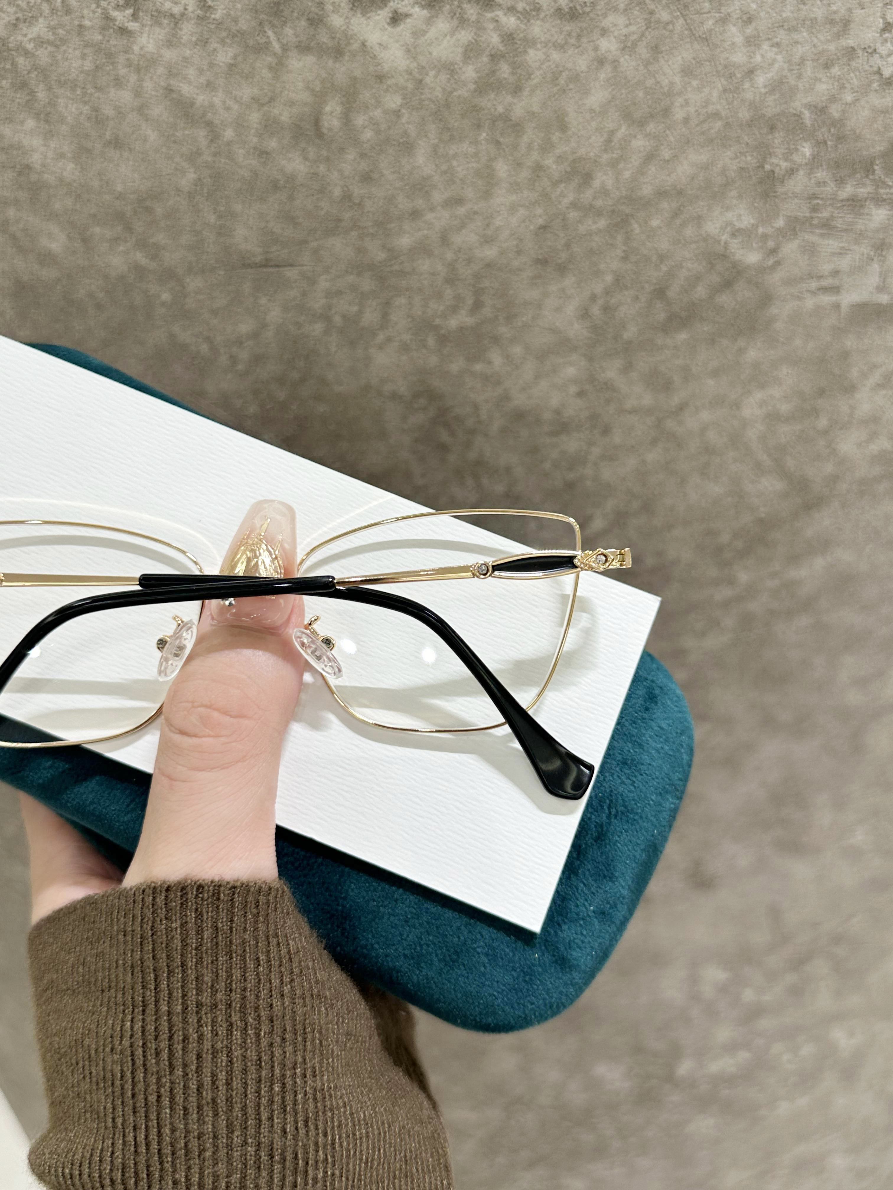 New ultra-lightweight, trendy, natural-looking, lazy-style eyeglass frames G95-292