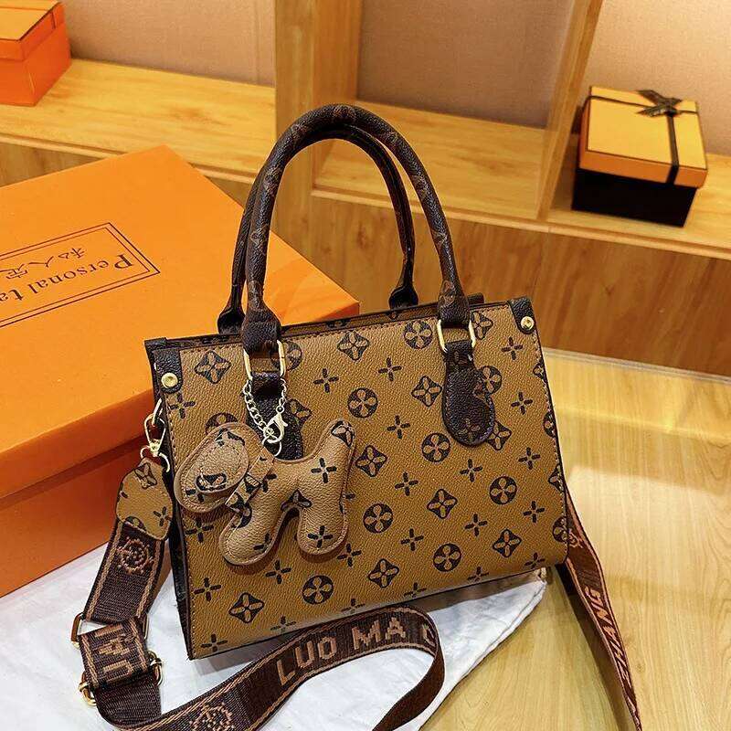 Designer Luxury Trendy Release Women S Super Popular Light Shoulder Bag Tote Messenger Style Premium Chic