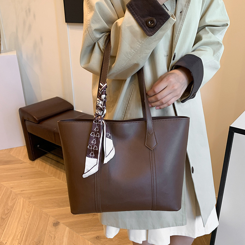 Free shipping designer 2025 Niche Crossbody Bag Fashion Versatile Simple Large Capacity Tote Bag Bucket Bag Trendy Women Shoulder Bag