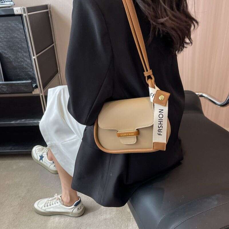 This year's bags for women 2023 new high-end single shoulder crossbody popular women's small square bag wholesale