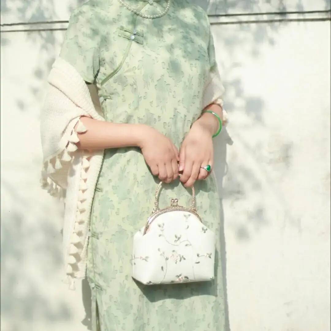 Vintage Embroidery Lace Flowers Shell Lock Purses For Wedding Small Chain Women Shoulder Crossbody Bag Fringe Bags