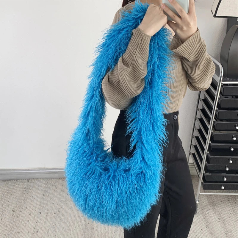 Artificial Wool Womens Furry Shoulder Bag Winter Fashion Ladies Faux Fur Crossbody Bags Large Capacity Female Plush Handbags 250818