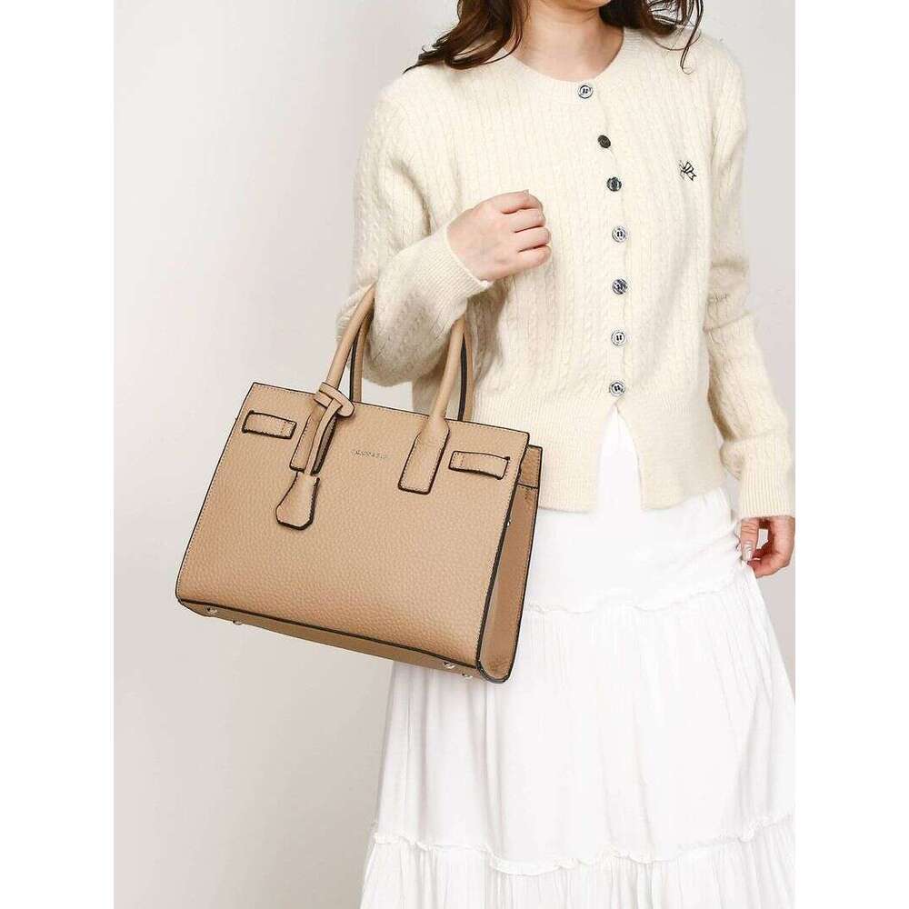 Large handheld commuter women's with a middle compartment, new style, large capacity, light texture bag